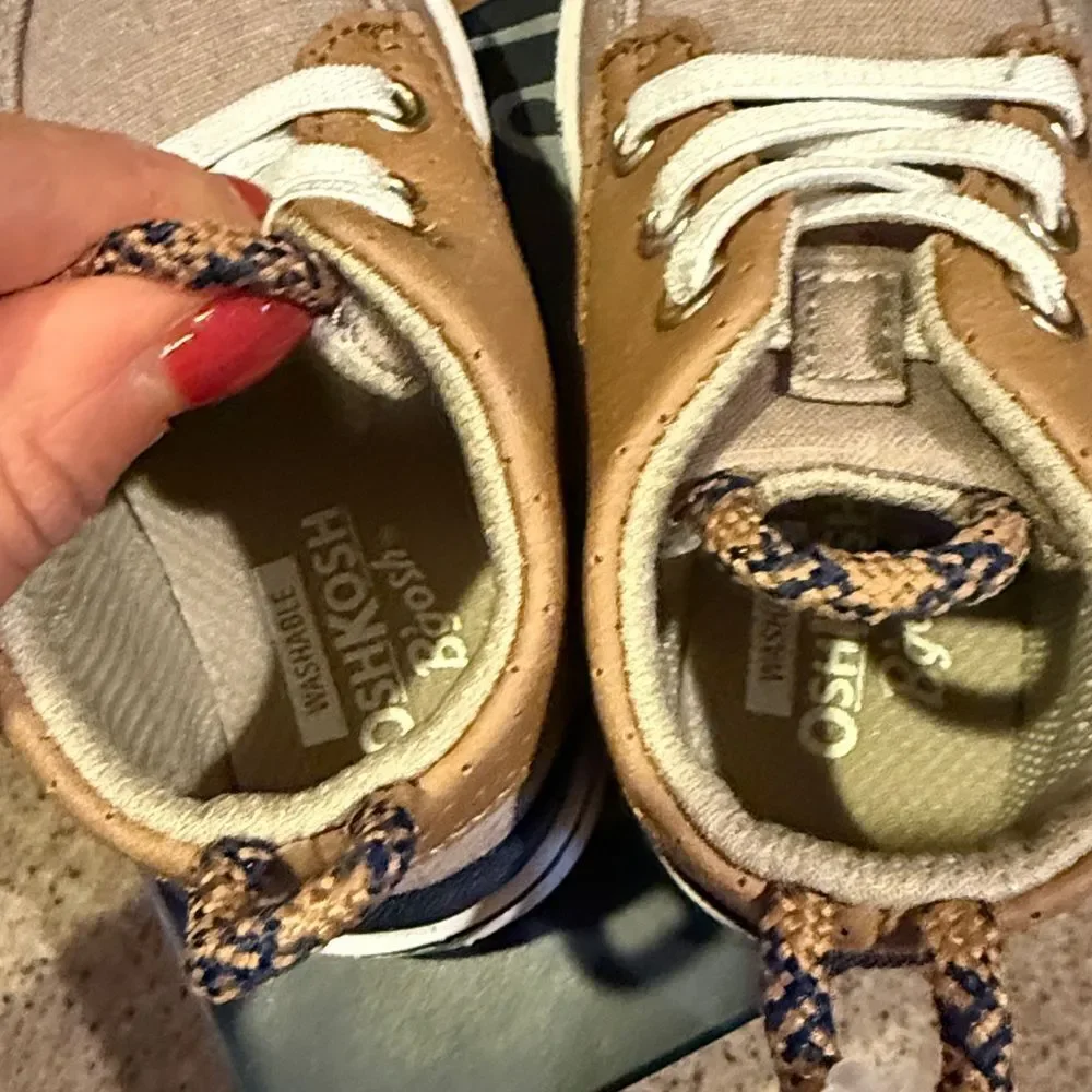 OshKosh B'gosh Tan and Blue Kids Shoes - Size 5 - NWB